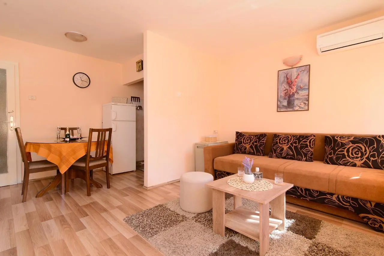 Ante Apartment Split