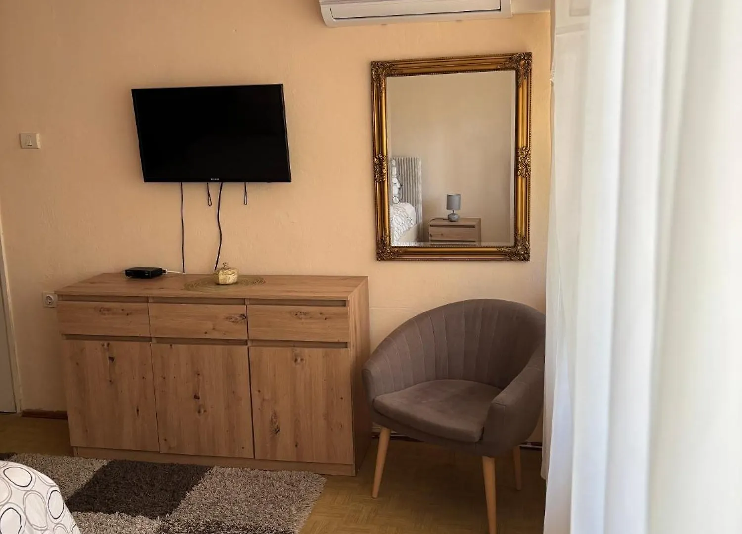 Ante Apartment Split