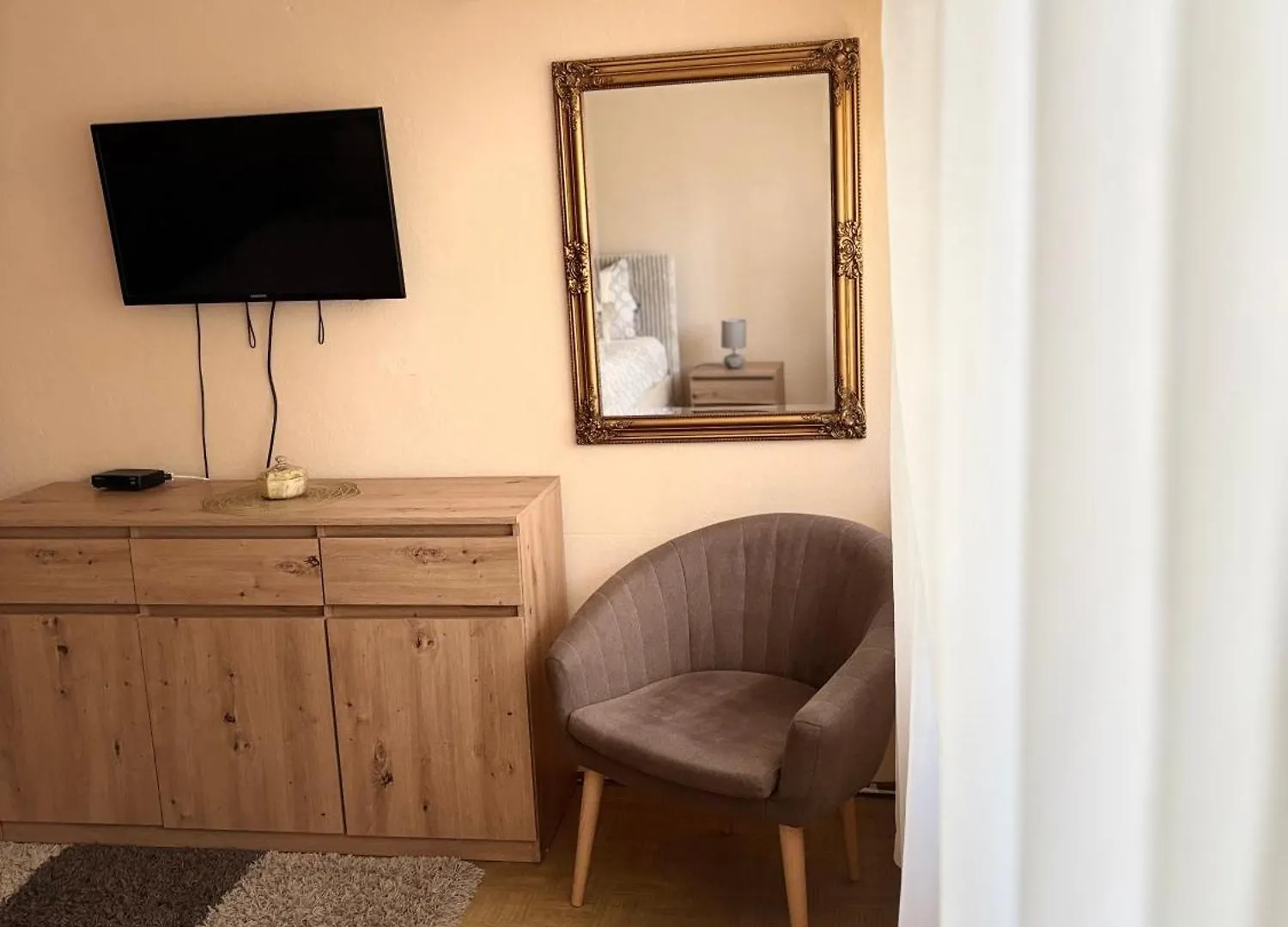 Ante Apartment Split